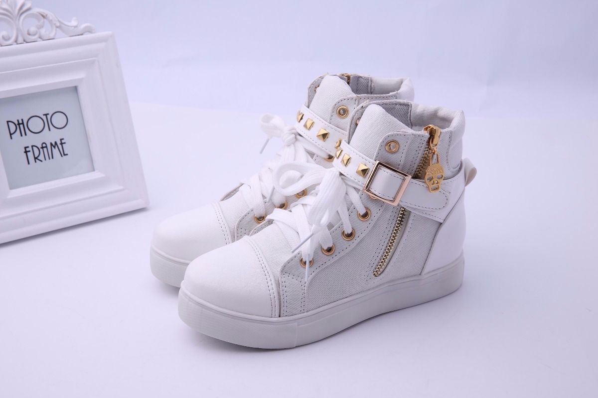 BOTA ROCKERA DE MUJER (blanco/negro)